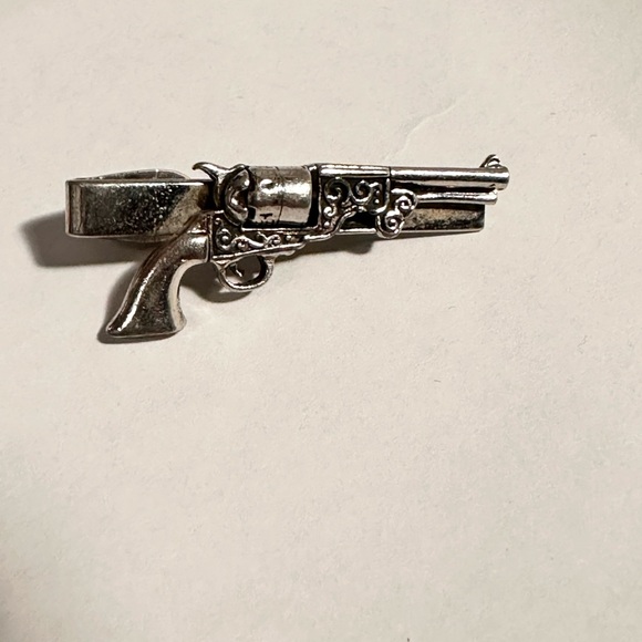 Revolver Tie Clip - Picture 5 of 5